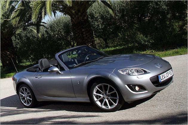 Die Seitenlinie des neuen MX-5 wirkt dynamischer