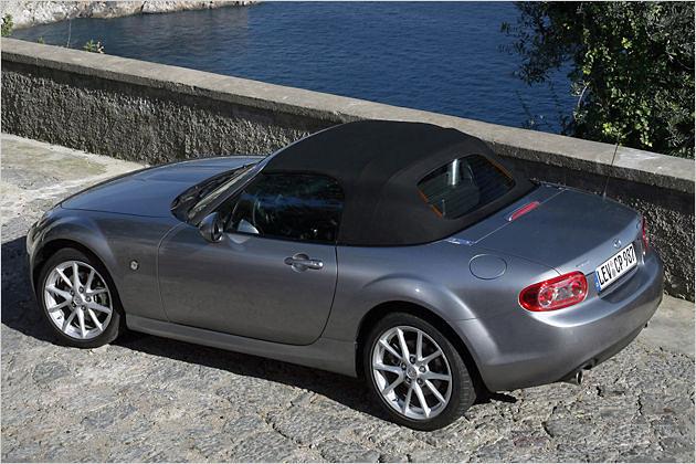 Softtop fürs Gefühl: Mit Stoffdach ist der MX-5 ein puristischer Fahrspaß