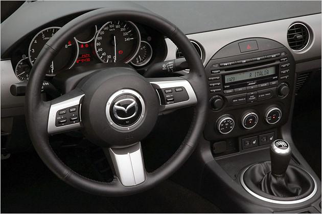 Hübsch gestaltet: Die Anordnung der fünf Rundinstrumente