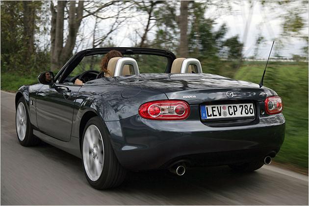 Der Hardtop-Wagen kommt mit Automatik in 8,9 Sekunden von null auf 100 km/h
