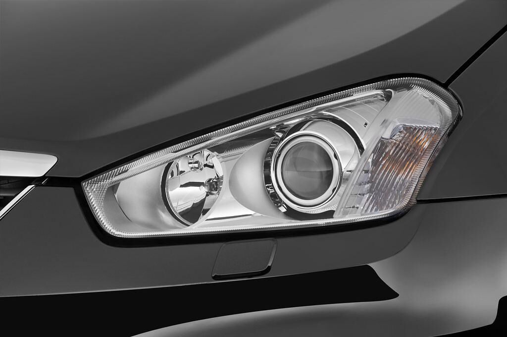 Ford C-Max (Baujahr 2010) Titanium 5 Türen Scheinwerfer