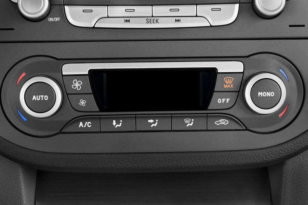 Ford C-Max (Baujahr 2010) Titanium 5 Türen Temperatur und Klimaanlage