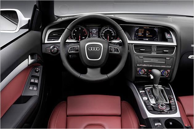 Je nach Wunsch bestimmen Alu und Leder den Innenraum