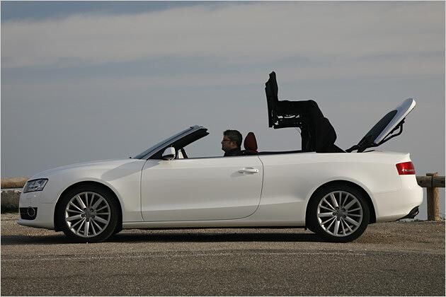 ... und das Dach schwenkt nach vorn ...