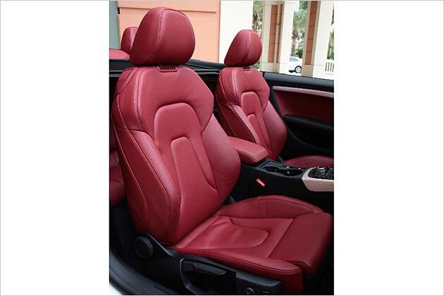 Die Sitze sind sehr komfortabel und bieten genügend Seitenhalt