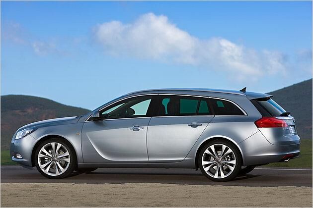 Das Fensterband wird in Richtung Heck immer flacher