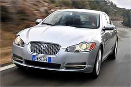Immer kräftig saugen: Der Jaguar XF 5.0 im Test