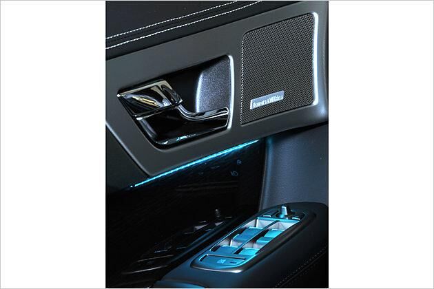 Durchdacht und passend: Die Integration der Bedienelemente in den Tür-Innenverkleidungen