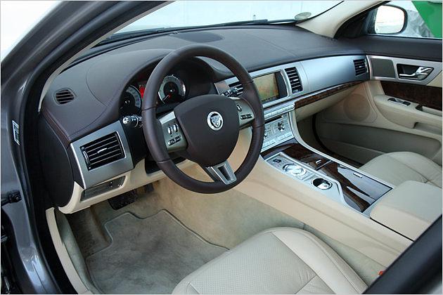 Der helle Innenraum unterstreicht die Großzügigkeit der XF-Kabine