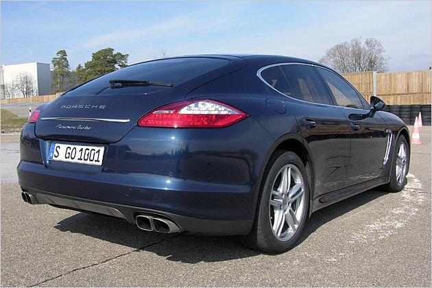 Auffälligstes Merkmal des Panamera ist das Fließheck, der Scheibenwischer kostet übrigens extra