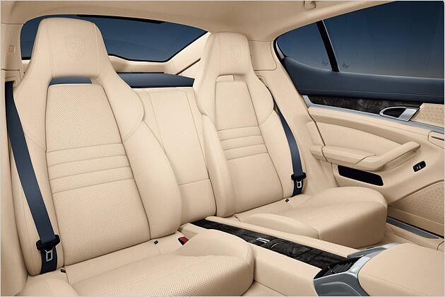 Die integrierten hinteren Kopfstützen beeinträchtigen die Sicht nach hinten