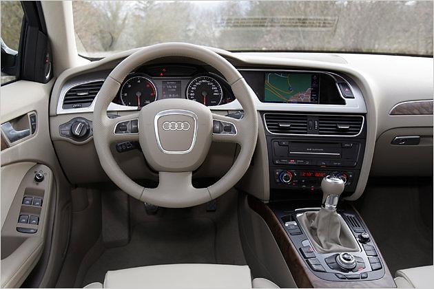 Typisch A4-Reihe: Aufgeräumtes, elegantes Cockpit