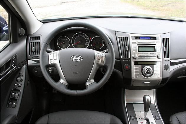 Tasten am Lenkrad erleichtern die Bedienung des Radios