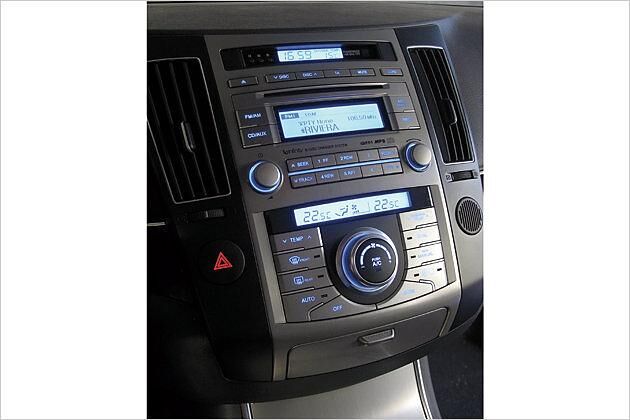 Die Tasten der Klimaautomatik (in der unteren Hälfte) sind nicht intuitiv bedienbar