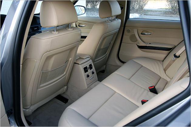 Im Fond lässt die Schulterfreiheit etwas zu wünschen übrig