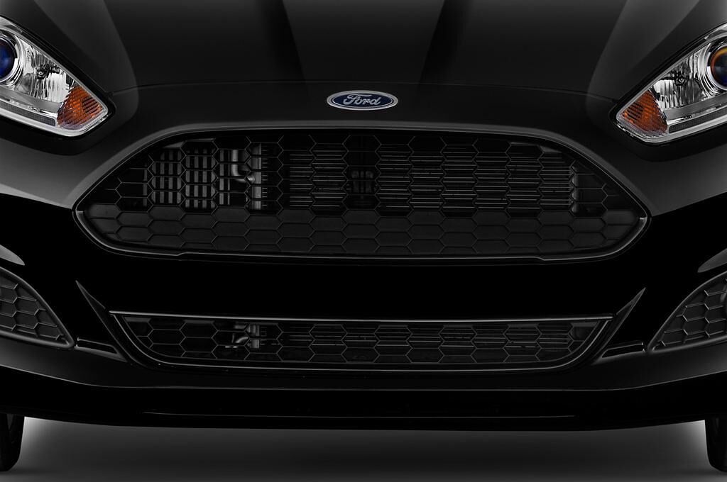 Ford Fiesta (Baujahr 2014) Sport 3 Türen Kühlergrill und Scheinwerfer