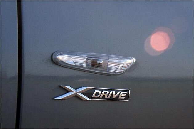 Eine kleiner Schriftzug an der Flanke kennzeichnet den Allradantrieb