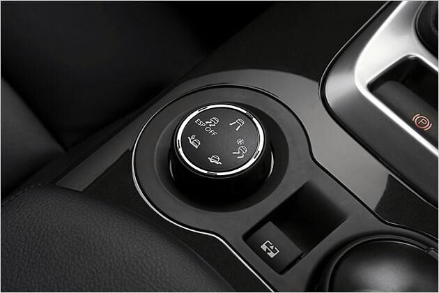 Der Drehschalter für die Grip Control befindet sich in der Mittelkonsole, neben dem Schalter für die elektronische Parkbremse (oben rechts)