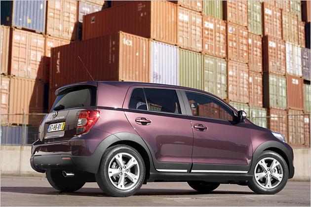 Die 16-Leichtmetall-Felgen gibt es erst ab der mittleren Ausstattung "Town"