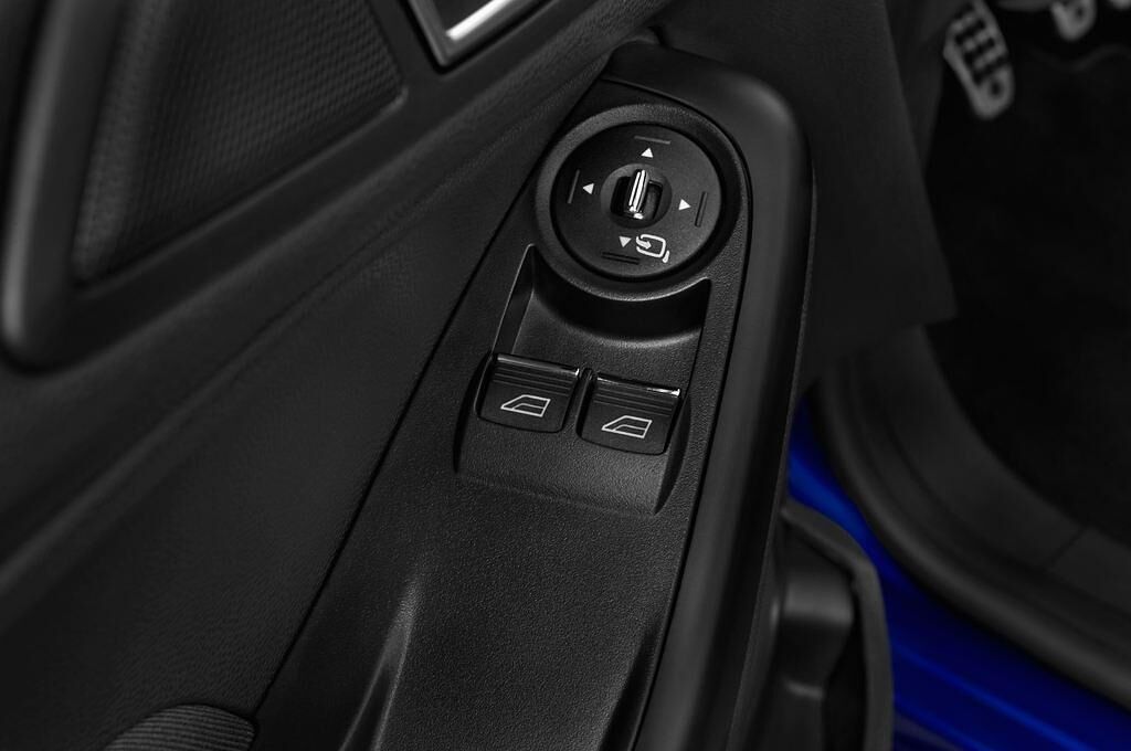 Ford Fiesta (Baujahr 2014) 1,6 Ecoboost St 3 Türen Bedienungselemente Tür