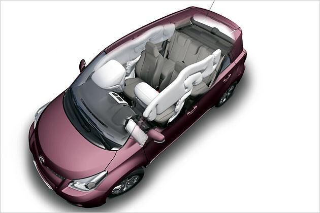 Inklusive Fahrer-Knieairbag bringt es der Urban Cruiser auf sieben Airbags