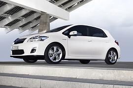 Toyota Auris: Der Hybrid wird erschwinglich