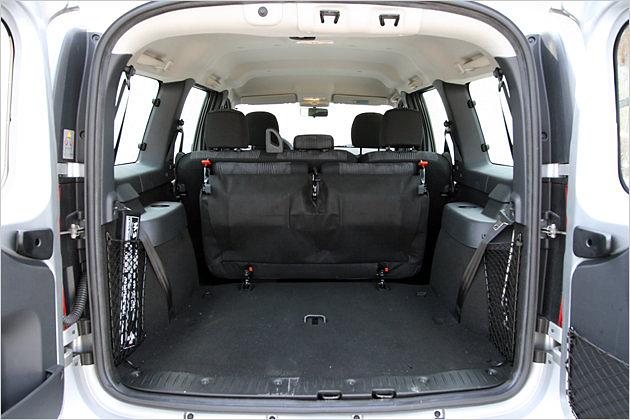 Die dritte Sitzreihe kann nach oben geklappt ...