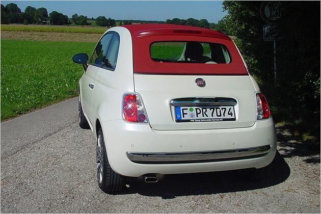 Auch mit geschlossenem Verdeck macht der 500C eine gute Figur