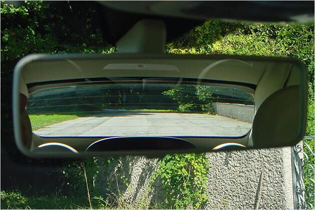 Das Fenster ist kleiner als bei der Limousine, doch der Blick durch den Rückspiegel wird kaum verstellt