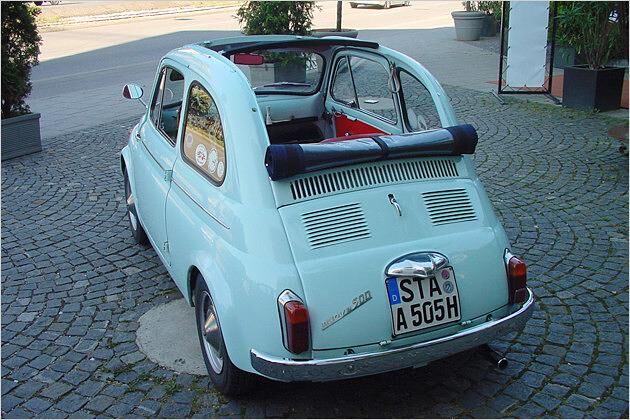 Haarspalter könnten anmerken, dass die alte Version ein Rolldach besaß, während es sich beim neuen 500C um ein Faltdach handelt