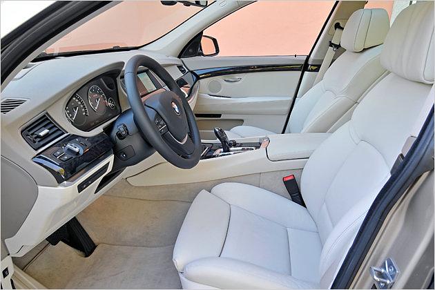 Das Cockpit bietet wenig Überraschendes