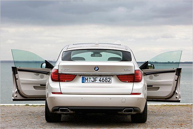 Wie bei Coupés: Die Türen haben rahmenlose Scheiben