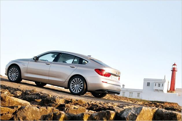 Der 535i liegt mit 55.700 Euro preislich fast gleichauf