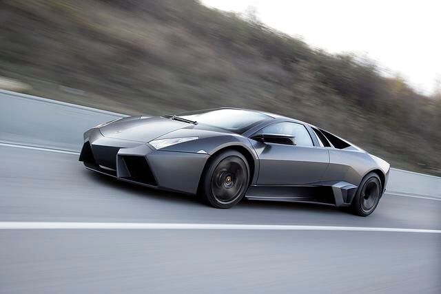 Als Sondermodell gab es den Murcielago als Reventon im Stealth-Fighter-Design