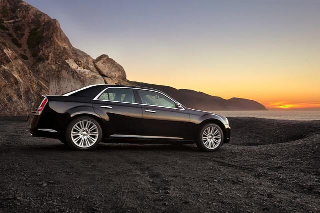 Im seitlichen Aufriss unterscheidet sich der neue Chrysler 300 kaum von seinem Vorgänger