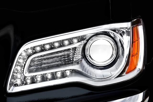 Auch Chrysler versucht sich an einer unverwechselbaren Scheinwerfer-Signatur