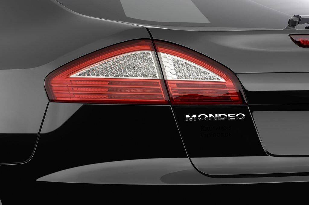 Ford Mondeo (Baujahr 2010) Ghia 5 Türen Rücklicht