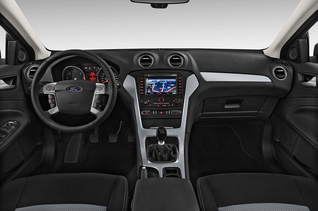 Ford Mondeo (Baujahr 2014) Trend 5 Türen Cockpit und Innenraum