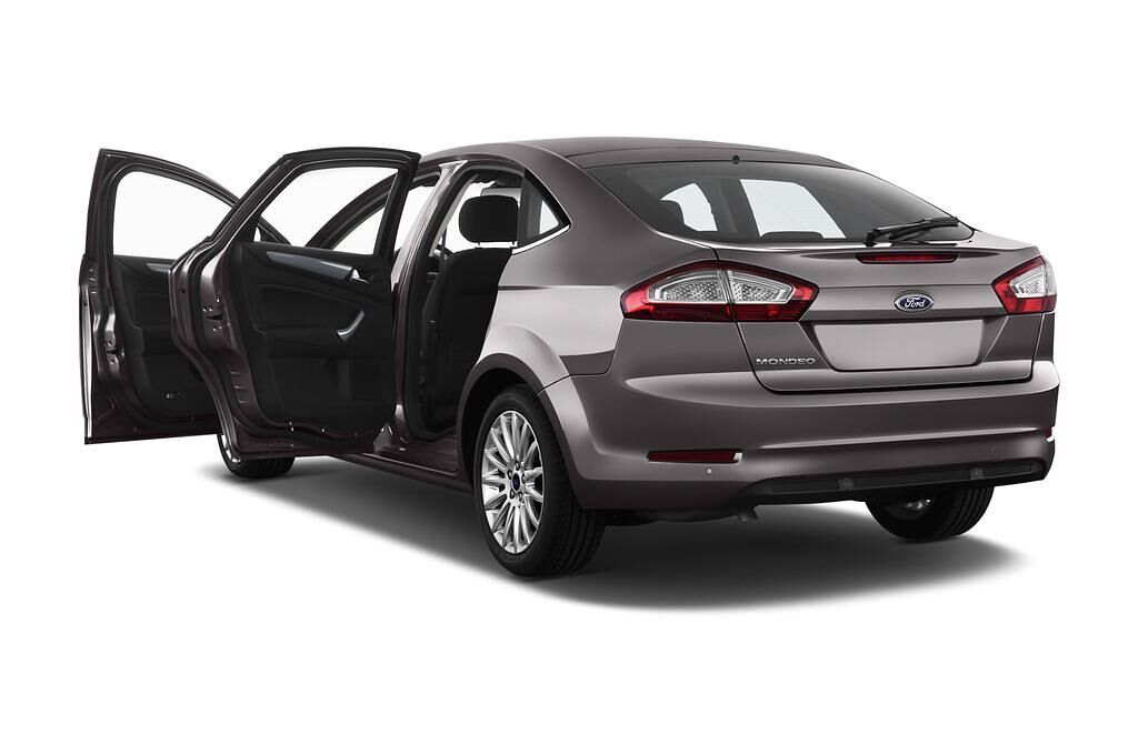 Ford Mondeo (Baujahr 2014) Trend 5 Türen Tür geöffnet