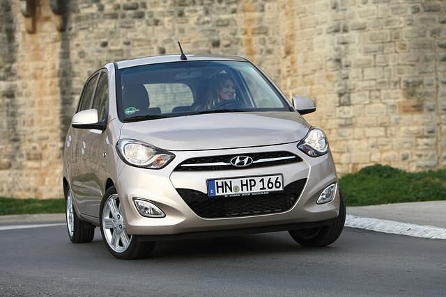 Das Design zeigt an Front und Heck leichte Retuschen