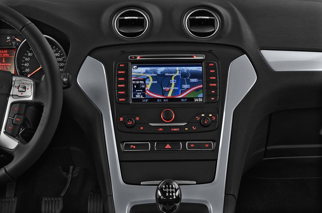 Ford Mondeo (Baujahr 2014) Trend 5 Türen Mittelkonsole
