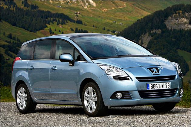 Der 5008 verzichtet auf das weit aufgerissene Maul anderer Peugeot-Modelle