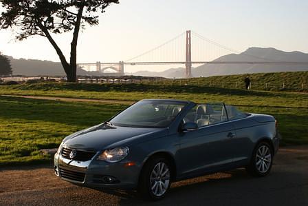 VW Eos vor der Golden Gate Bridge