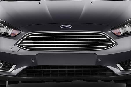 Ford Focus (Baujahr 2015) Titanium 5 Türen Kühlergrill und Scheinwerfer