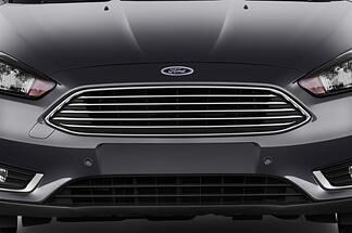 Ford Focus (Baujahr 2015) Titanium 5 Türen Kühlergrill und Scheinwerfer