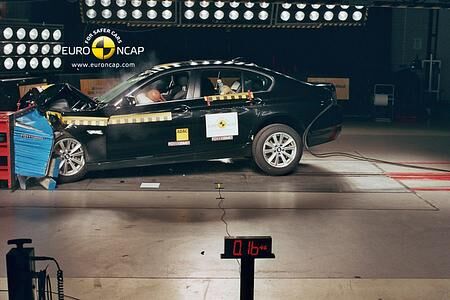 BMW 5er: Bestwerte beim Fußgängerschutz BMW 5er: Bestwerte beim Fußgängerschutz