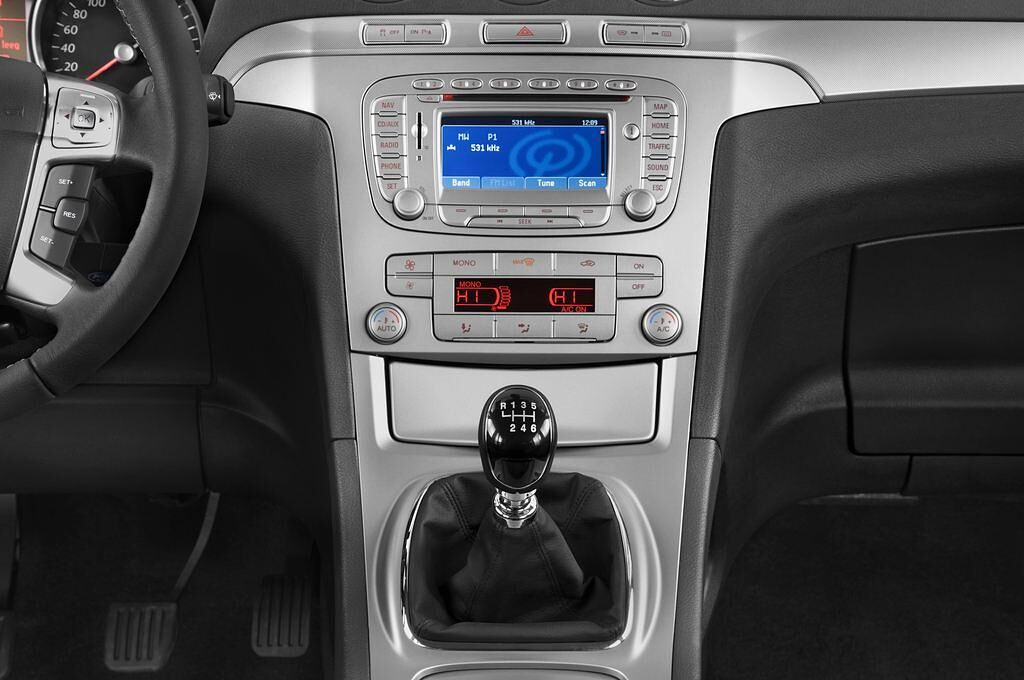 Ford Galaxy (Baujahr 2010) Trend 5 Türen Mittelkonsole