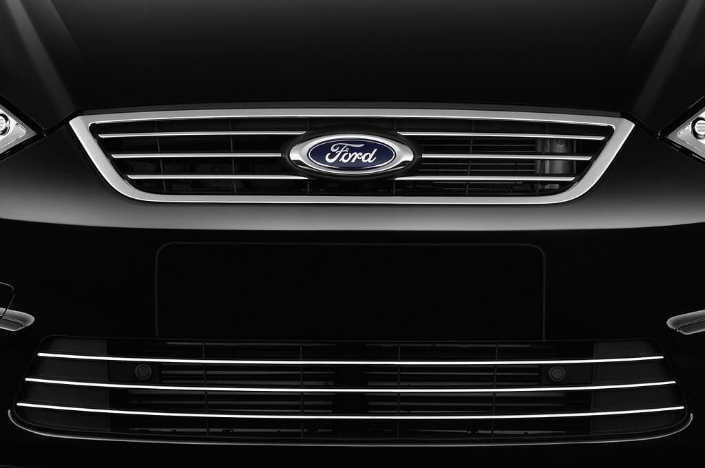 Ford Galaxy (Baujahr 2013) Titanium 5 Türen Kühlergrill und Scheinwerfer