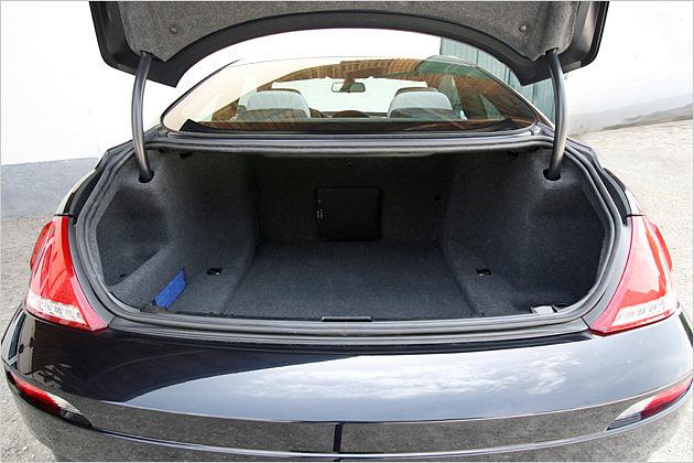 Der Kofferraum schluckt immerhin 450 Liter ...