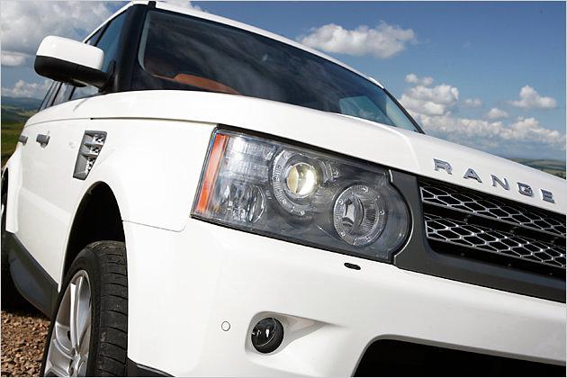 Die Front des Range Rover Sport wirkt jetzt breiter als beim Vorgänger